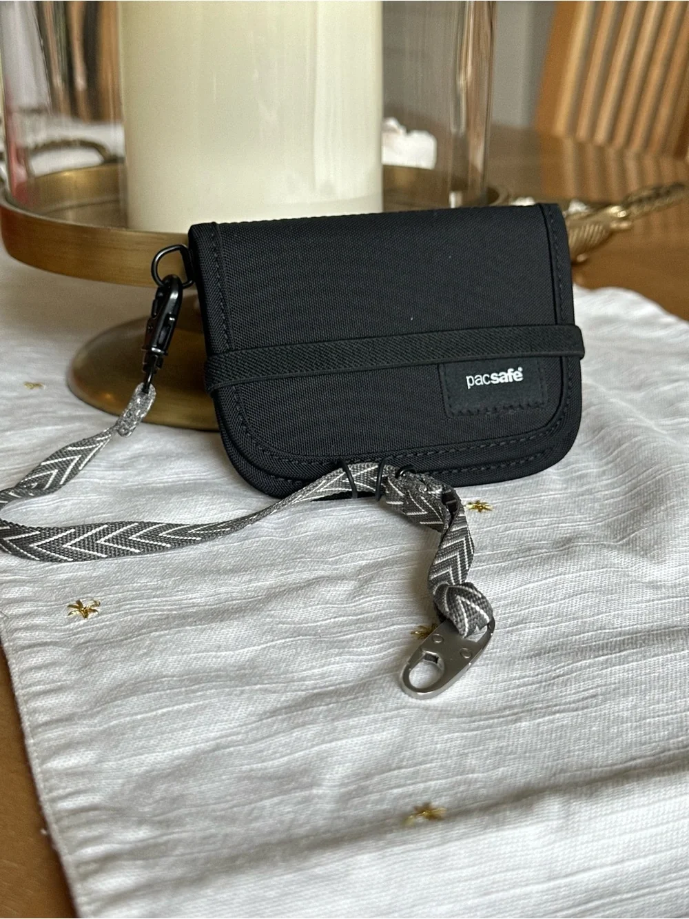 Pacsafe RFID Blocking Wallet - Black
